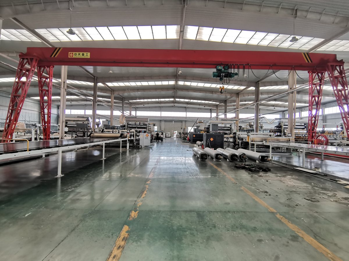 Extrusion line producing HDPE sheet at the Matunion factory in Shandong, China