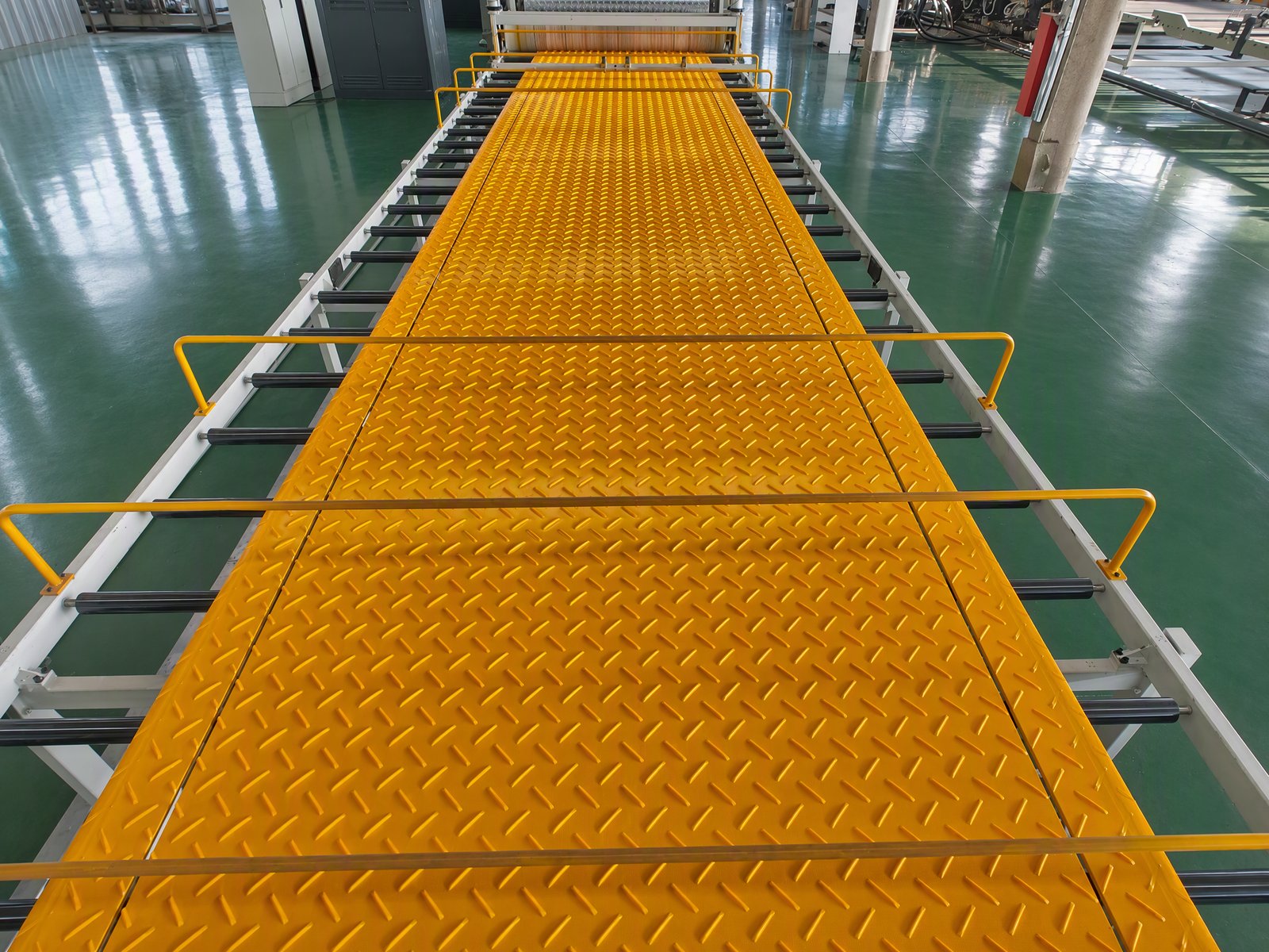 HDPE ground protection mat production line at the Matunion factory in Shandong, China